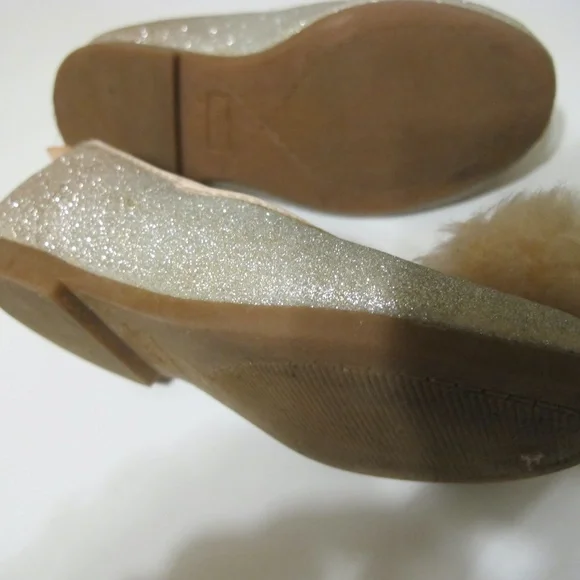 Girls Osh Kosh B'Gosh Toddler Shoes Ballet Flats Easy Slip on Pom Pom Size 7 GUC - Picture 5 of 5